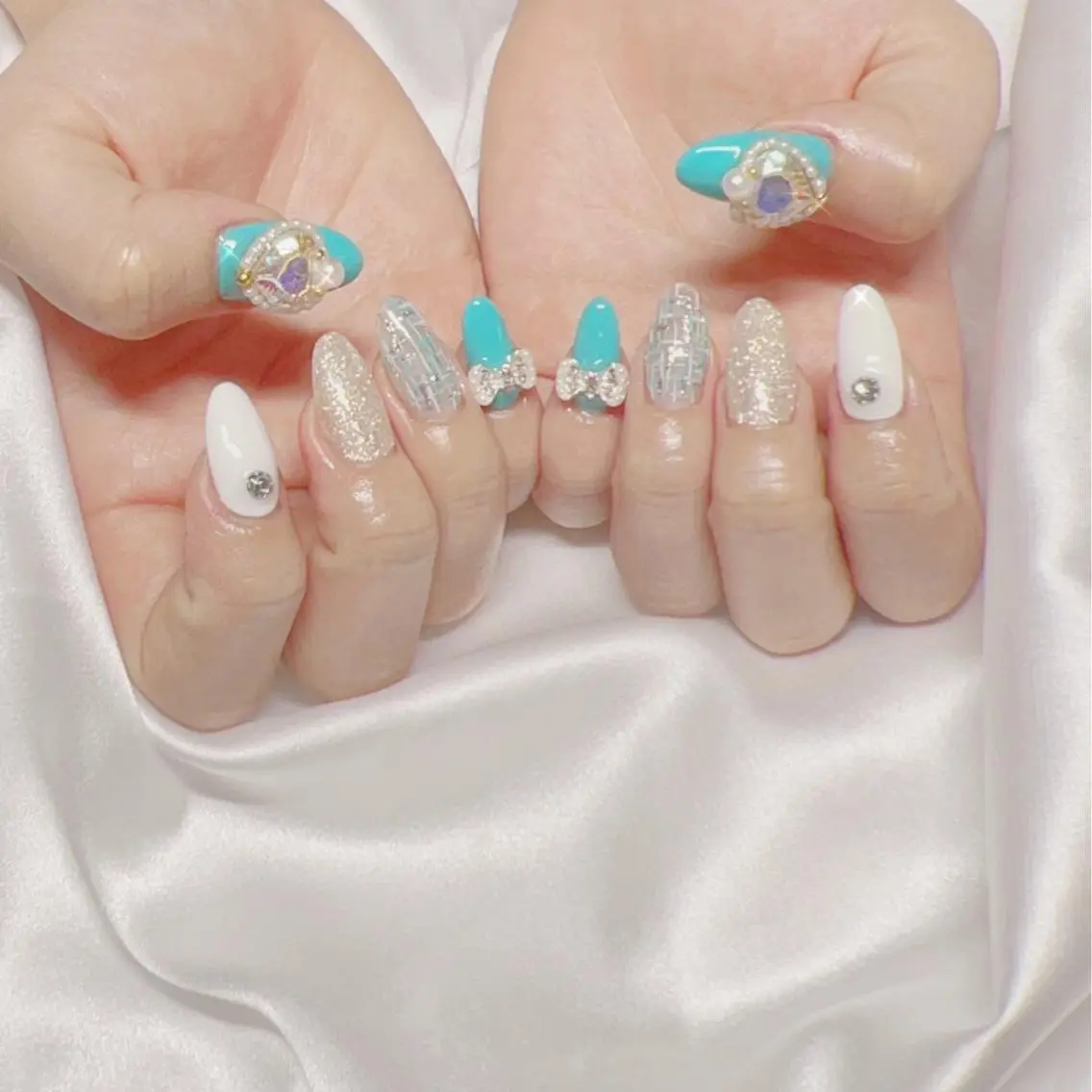 ネイル オーロラネイル フットネイル フレンチネイル ジェルネイル 韓国ネイル ハンドネイル ハンドケア 【ENサロン】 Rei🎀Nailのネイルデザイン