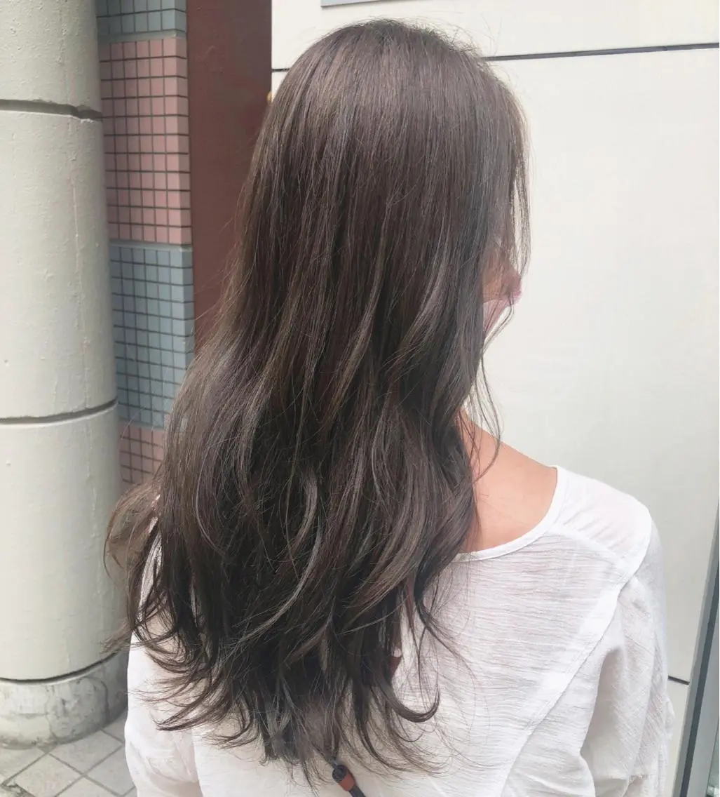 ロング カラー グレージュ 艶髪 ♡Tomiyaのヘアスタイル