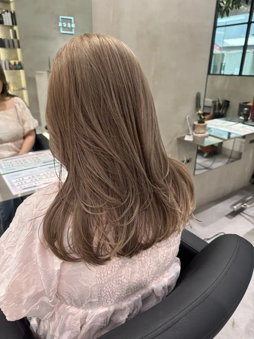 セミロング セミロングパーマ ボブ 顔周りカット レイヤーカット 似合わせカット カット ヘアカラー トリートメント ハイトーン/ベージュ /レイヤー :遥香のヘアスタイル