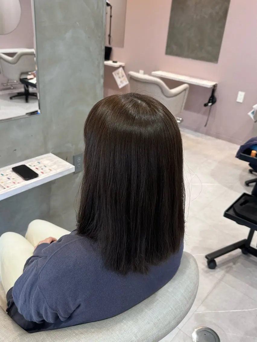 セミロング アッシュ アッシュグレー 🎀レイヤー艶カラー Konatsu🌻のヘアスタイル