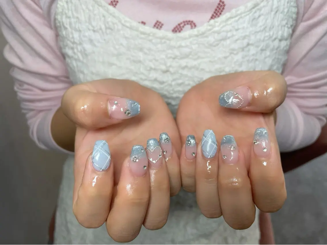 ネイル LAVISH 大和店 emi・:*+のネイルデザイン