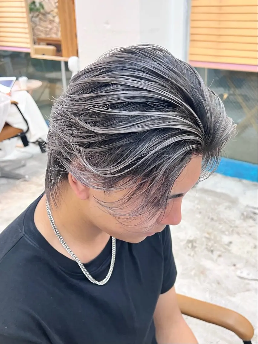 ミディアム カラー メンズ カット ヘアカラー バレイヤージュ/ シャドウルーツ/安室のヘアスタイル