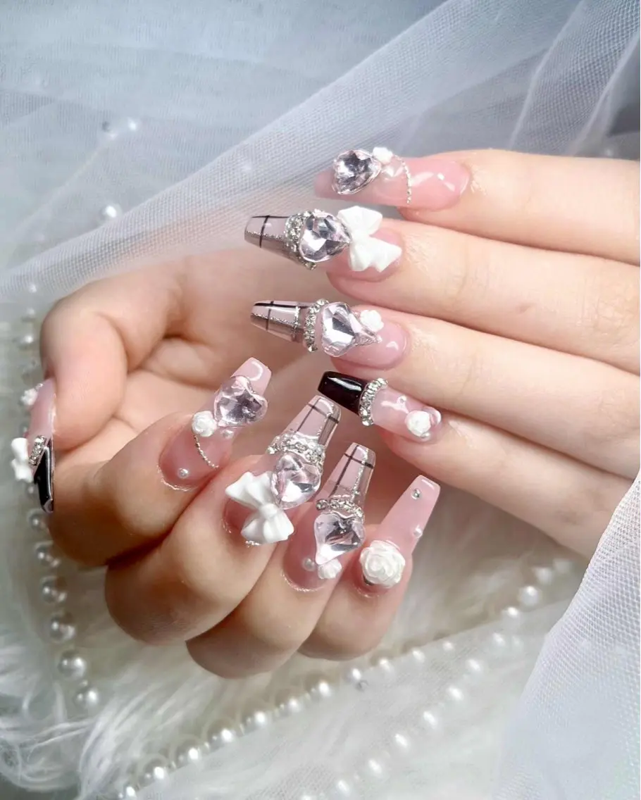 ネイル オーロラネイル フレンチネイル ジェルネイル ハロウィン キラキラネイル H.baby Nail Salonのネイルデザイン