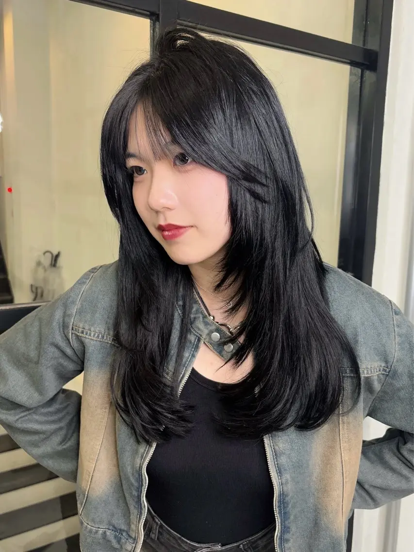 ロング レイヤーカット 佐伯 鼓乃美のヘアスタイル