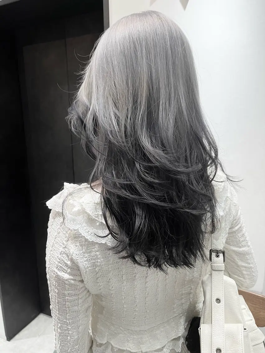 ロング カラー ブリーチ グラデーションカラー シルバー ヘアカラー 🌈外国風ハイライト こうたろうのヘアスタイル