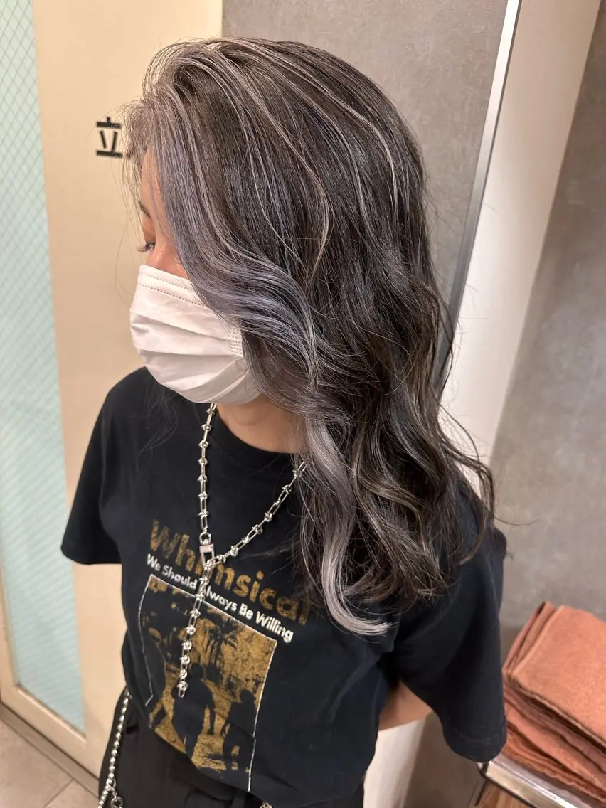 セミロング ミストバング ハイライト quill クイル　ツボイタクマのヘアスタイル