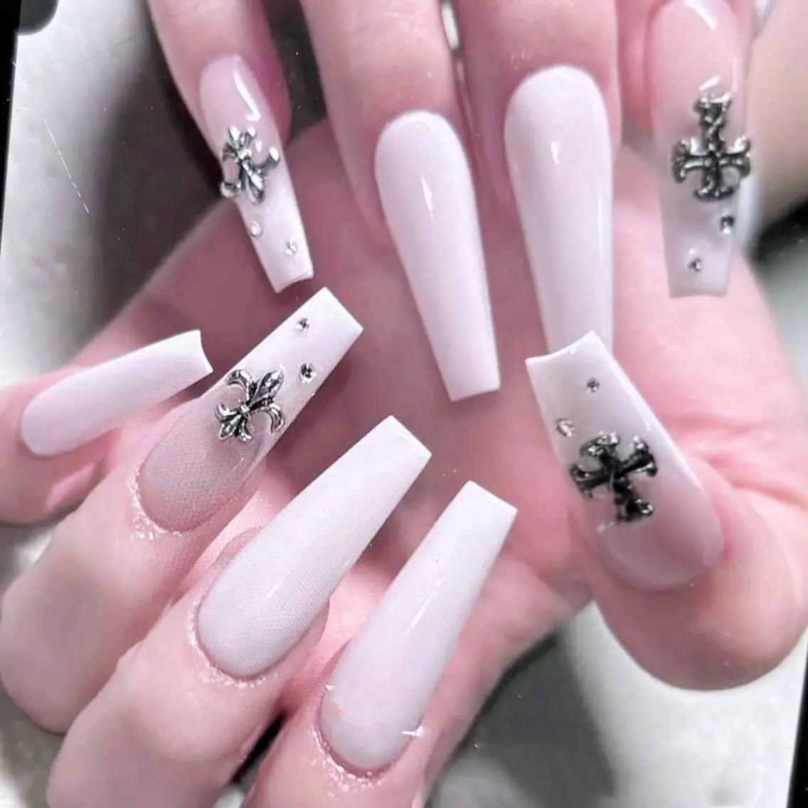 ネイル ハンドネイル H3 Nail Tsuki🦋💙のネイルデザイン