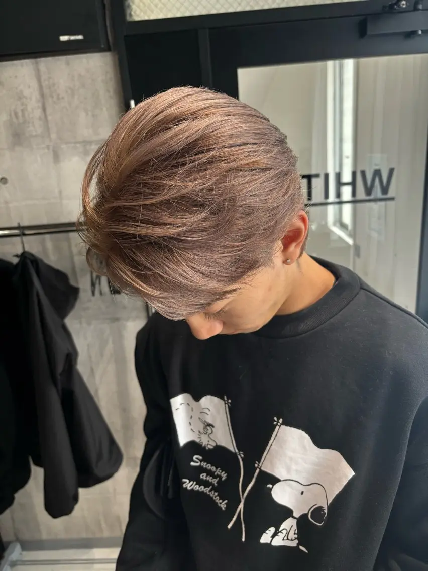 カラー メンズ ベージュカラー ミルクティーベージュ カット ヘアカラー トリートメント _WHITE / KENTOのヘアスタイル