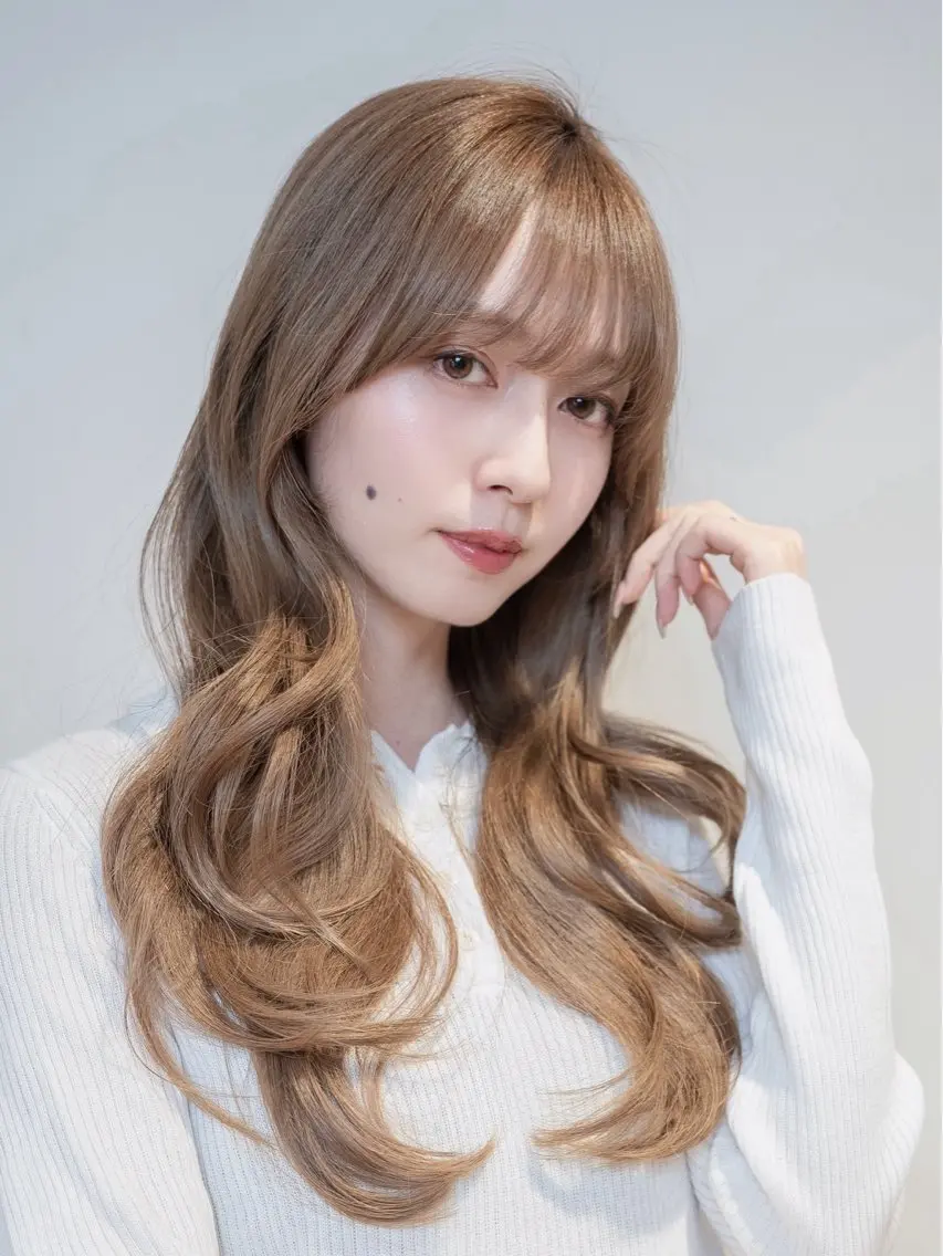 ロング 透明感ブラウン｜ レイヤー｜小寺 葵のヘアスタイル