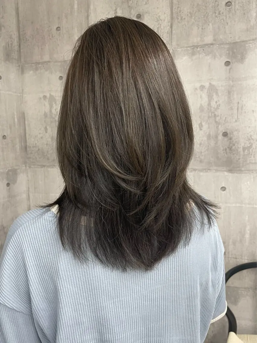 ミディアム カラー レイヤーカット 錦 茉李 @lm.mari03のヘアスタイル