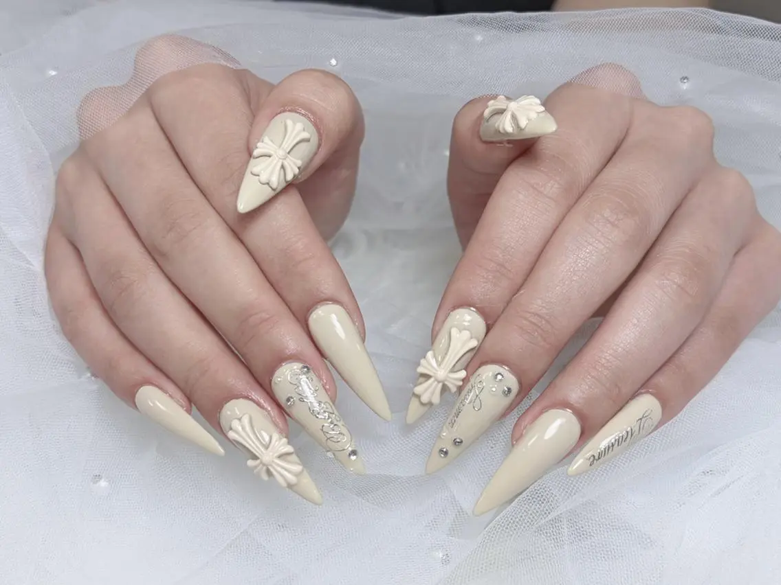 ネイル 韓国ネイル マグネットネイル 持ち込み ニュアンスネイル シンプルネイル ハンドネイル Huyn Nail Shinjyukuのネイルデザイン