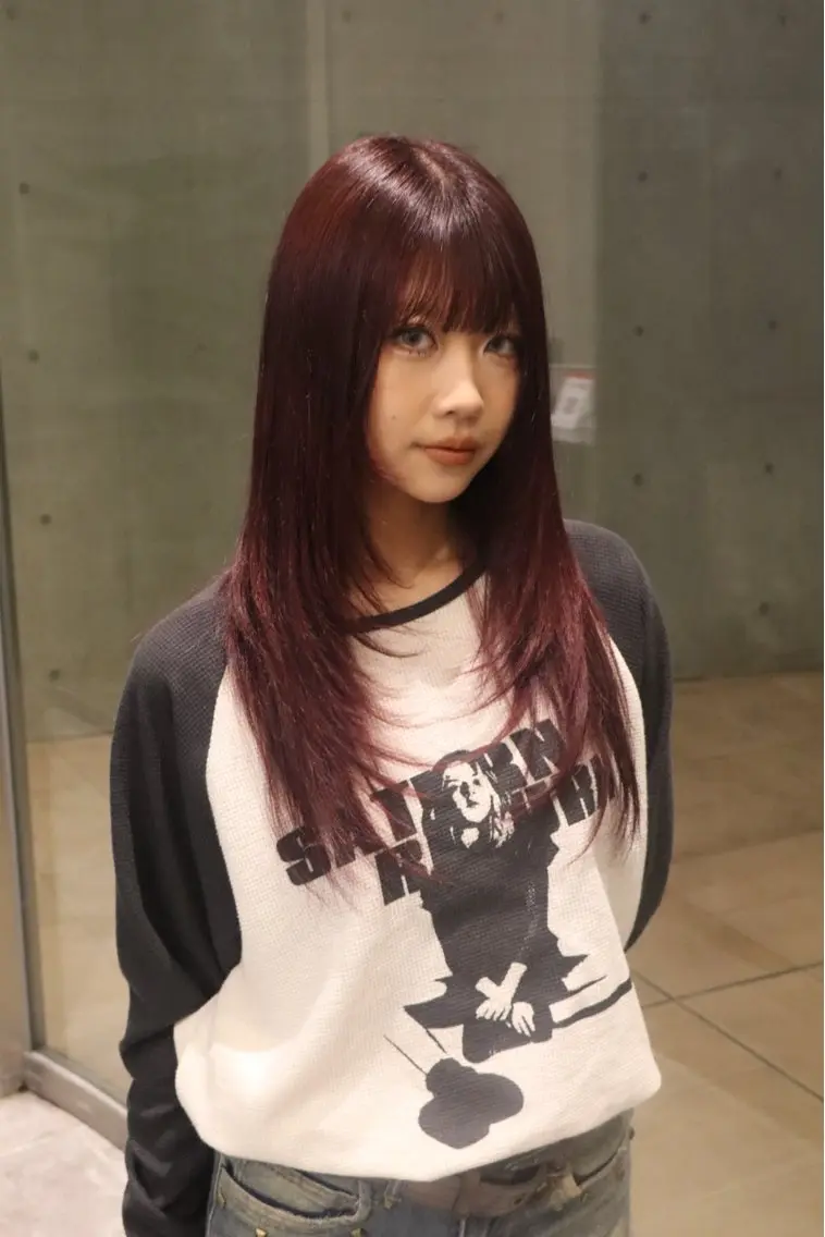 セミロング カラー レッドカラー レイヤーカット カット ヘアカラー トリートメント レイヤー/ブリーチ iwamiya岩見谷のヘアスタイル