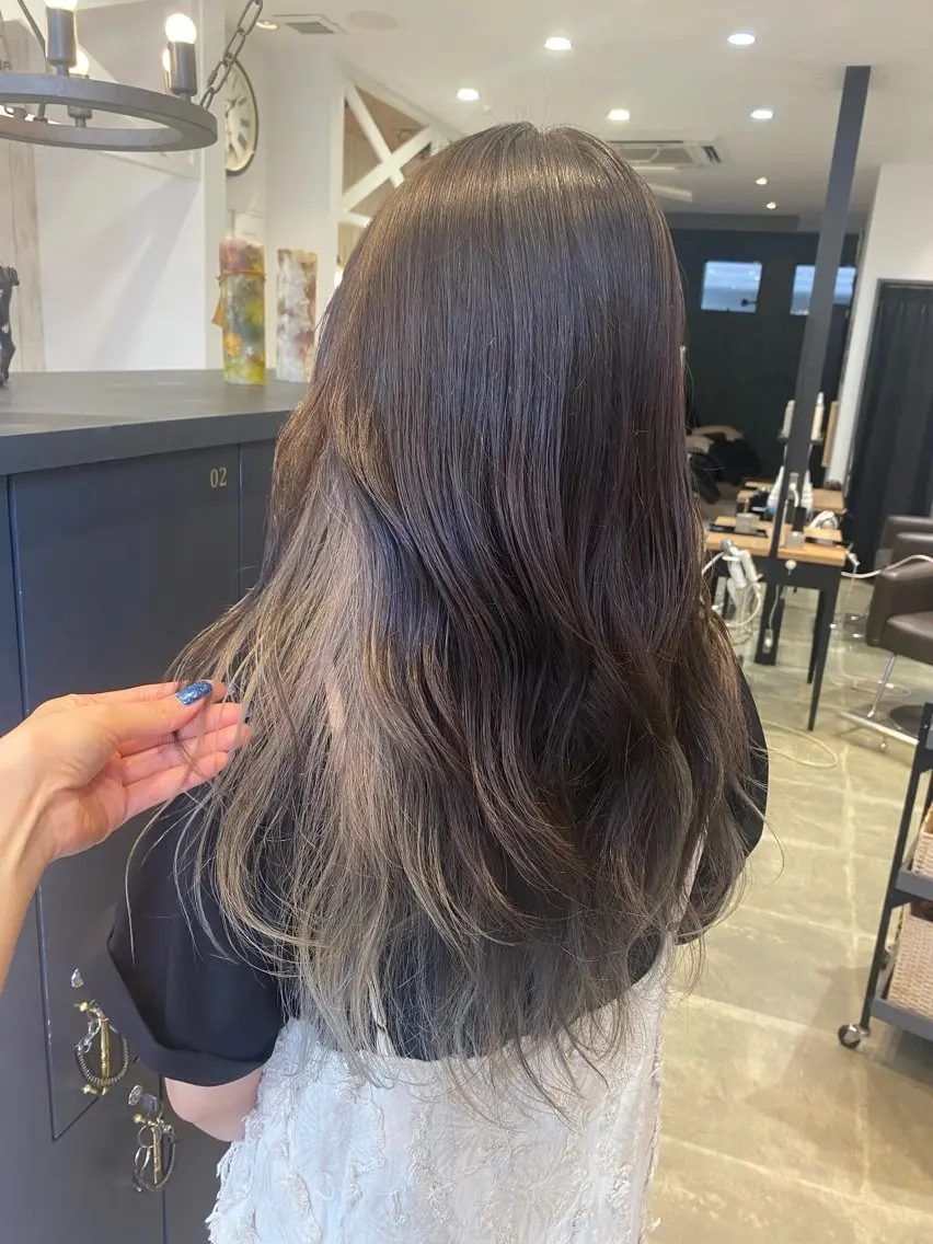 ロング カラー ベージュカラー ヘアカラー 柴田 枝利子のヘアスタイル
