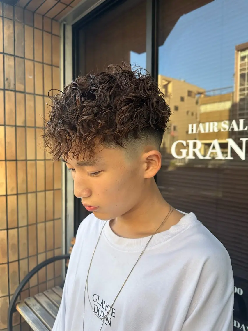 ショート カラー パーマ メンズ メンズブリーチ スペインカール ブリーチ ブリーチなしカラー 外国人風カラー カット ヘアカラー パーマ ハヤシカズキ/カラー ✂/メンズパーマのヘアスタイル