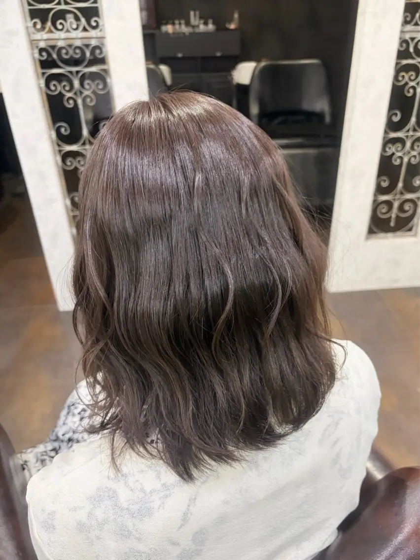 ミディアム ヘアカラー 💙透明感カラー推し 🇰🇷ココロ🦋のヘアスタイル