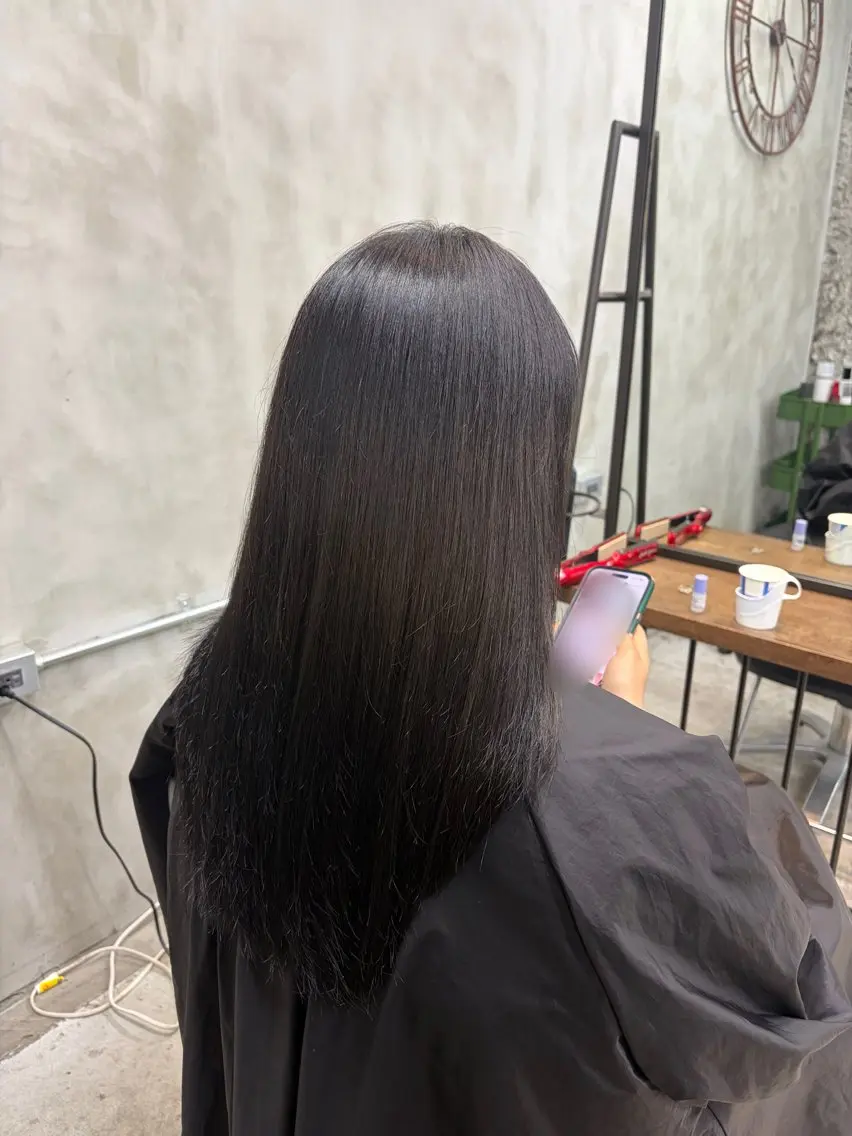 セミロング カラー 塩崎 未格のヘアスタイル