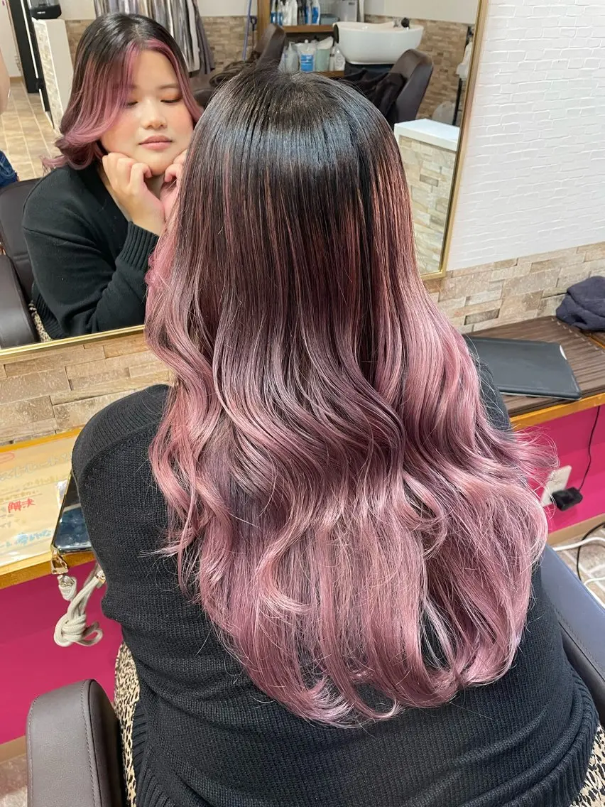 ロング カラー バレイヤージュ ラベンダーカラー ラベンダーピンク ピンクカラー レイヤーカット カット ヘアカラー YUI/ ブリーチカラー🌷のヘアスタイル