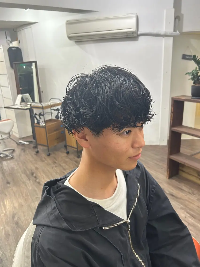 パーマ メンズ メンズパーマ 波巻きパーマ 大城 櫂のヘアスタイル