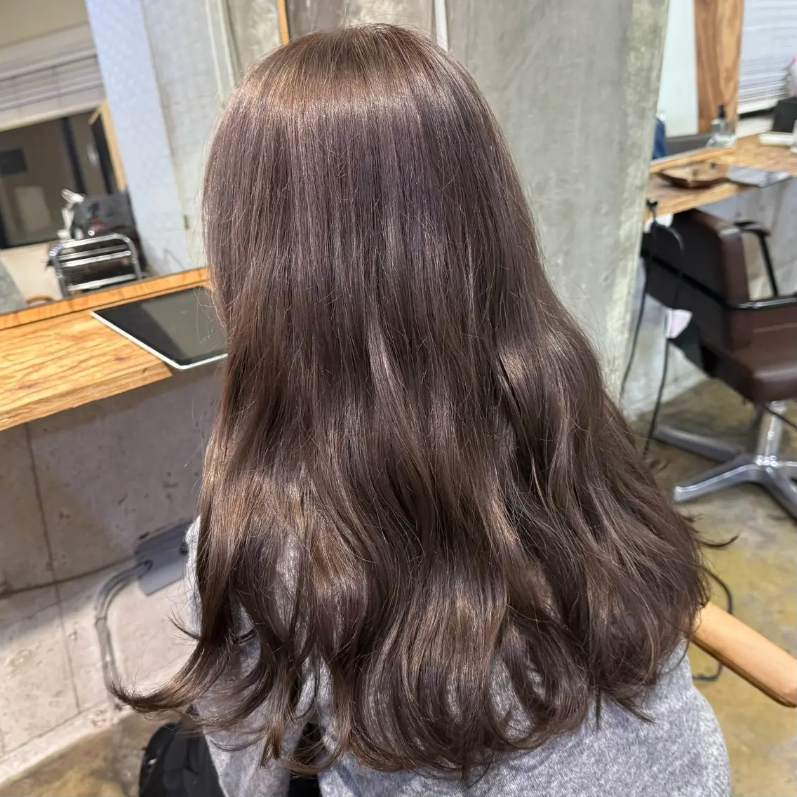 セミロング カラー ブリーチ グレージュ ふかたさや🌟 艶感カラー🌟のヘアスタイル