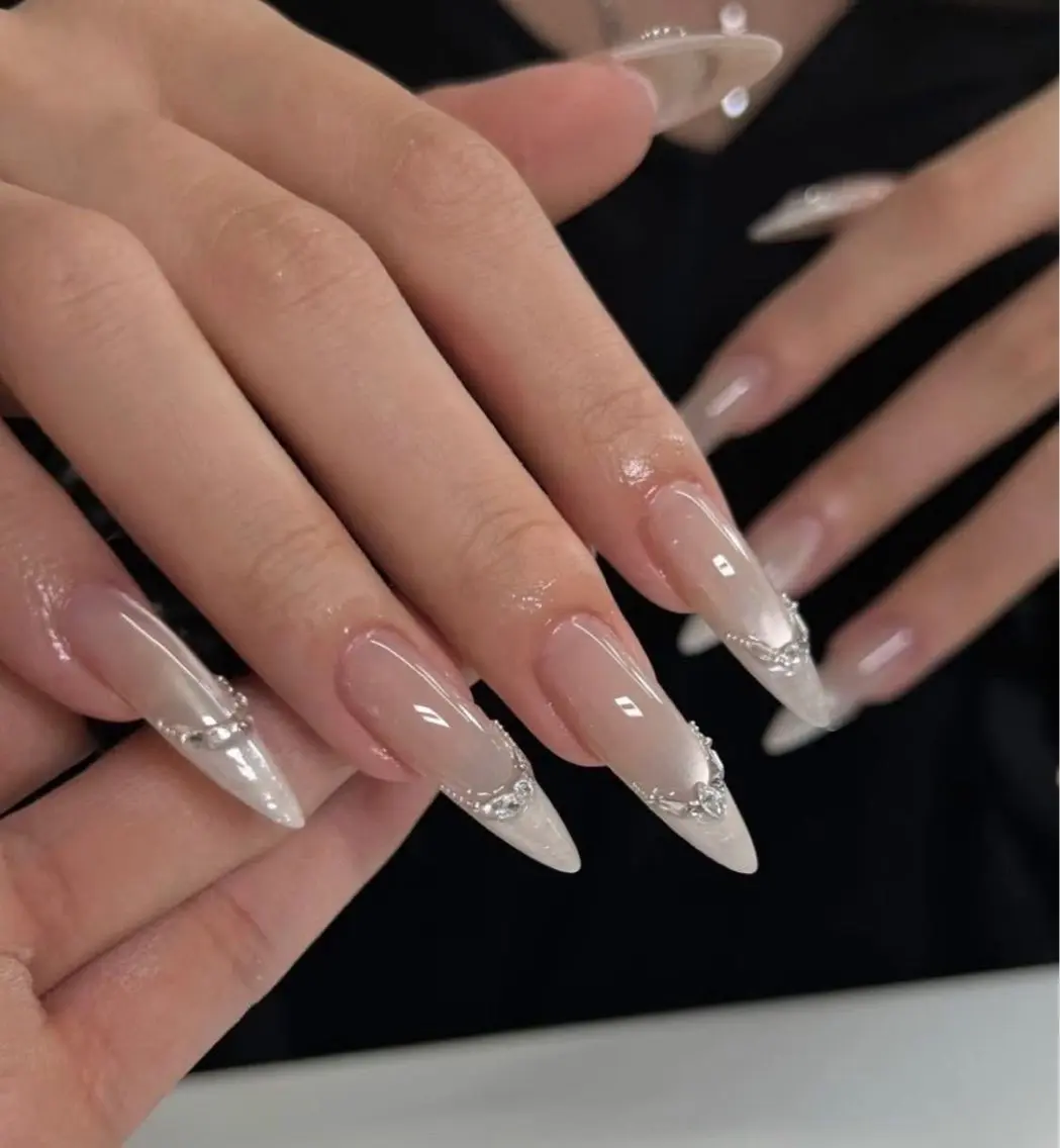 ネイル チークネイル フレンチネイル グラデーション キラキラネイル 韓国ネイル ハンドネイル Minette nailHuongのネイルデザイン