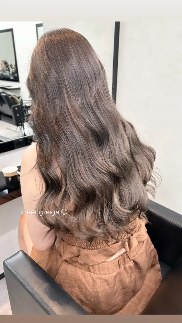 ロング カラー グレージュ シアーグレージュ ヘアカラー ナカジマ ナナのヘアスタイル