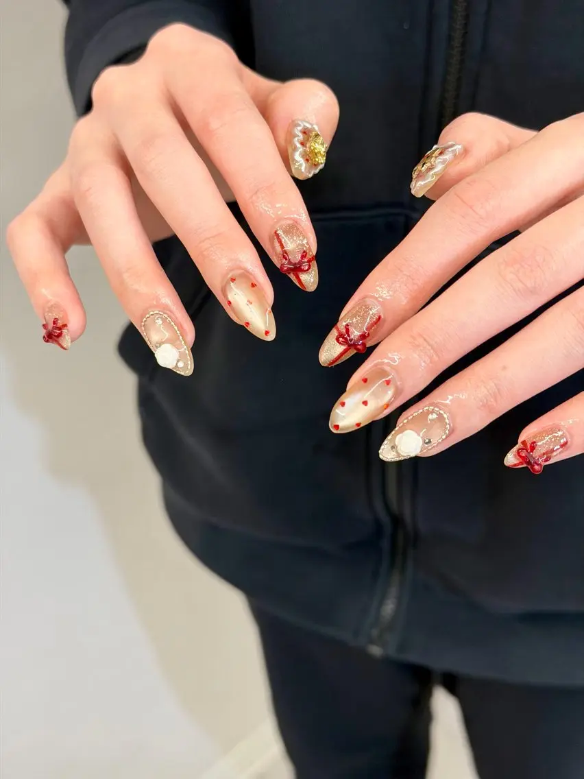 ネイル ジェルネイル ゴールド ハート キラキラネイル マグネットネイル ハンドネイル ハンドケア Bana_ Nailのネイルデザイン