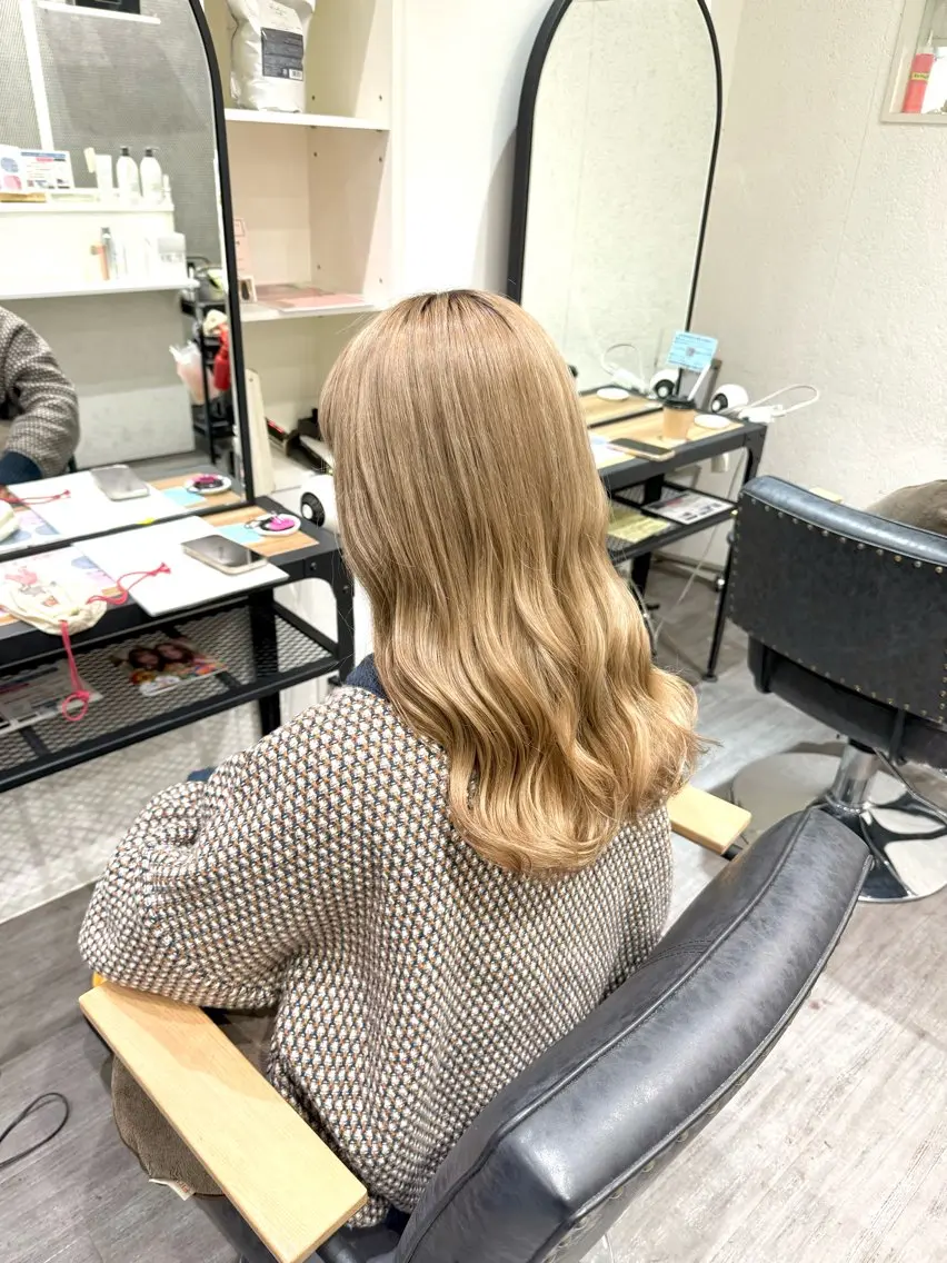 ロング カラー ヘアアレンジ 透明感カラー グレージュ ハイトーンカラー ミルクティーグレージュ ヘアカラー トリートメント cocotte 💟草間紫音💟のヘアスタイル