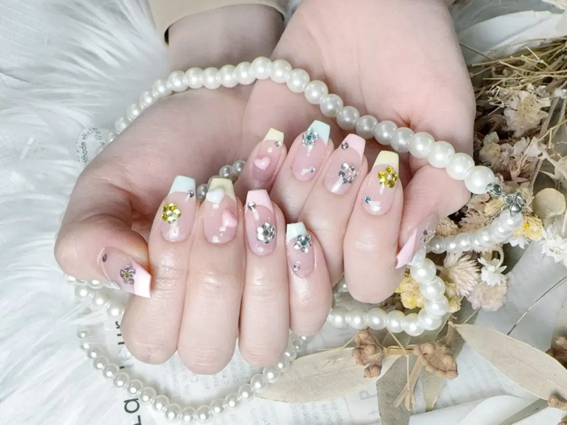 メンズ ネイル アートネイル フレンチネイル ジェルネイル キラキラネイル パラジェル ハンドネイル Bloom スカルプ専門店のネイルデザイン