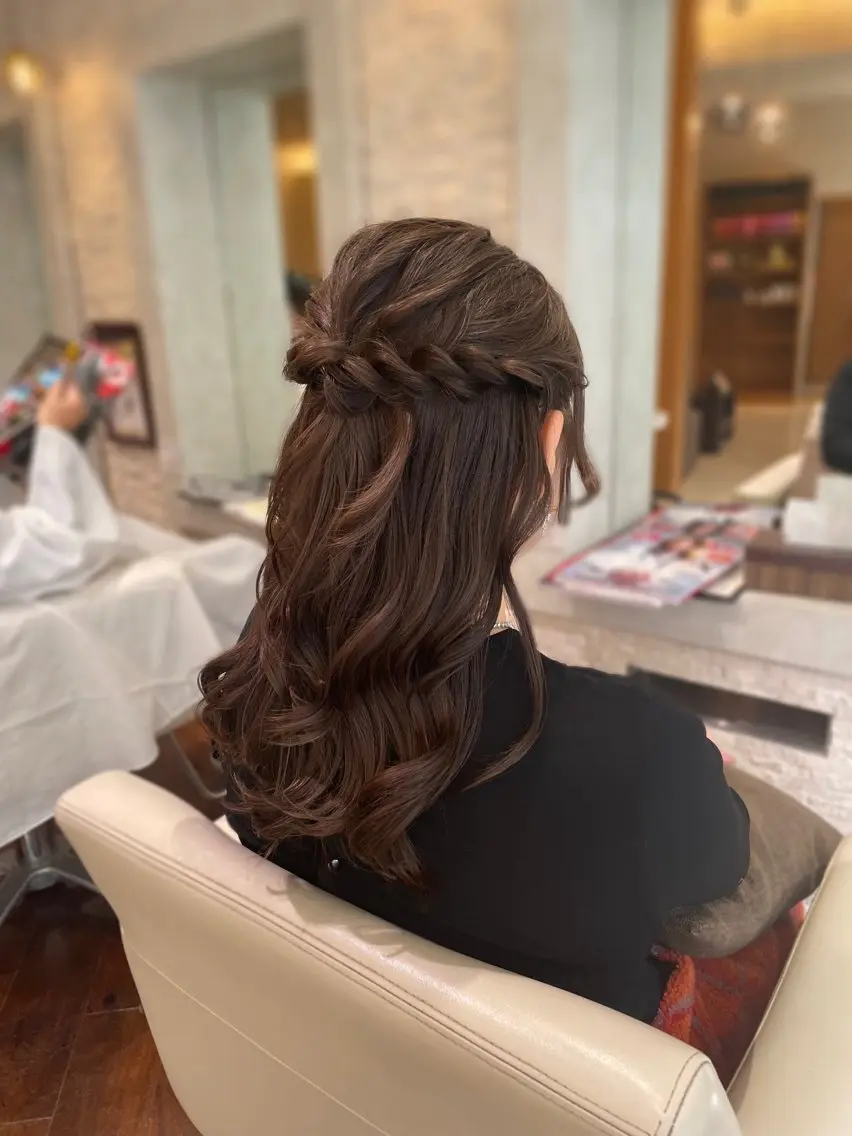 ロング ヘアアレンジ ハーフアップ 本多 美羽のネイルデザイン