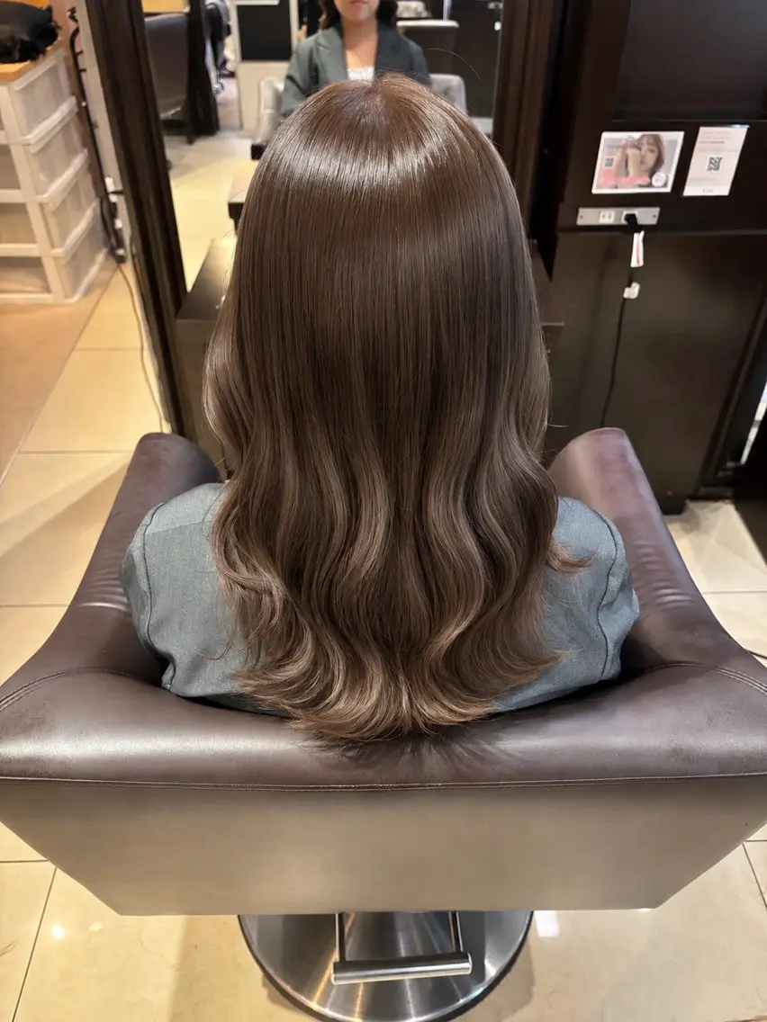 セミロング カット ヘアカラー トリートメント 艶カラー｜束感マツエ ク｜airi۫ ꣑ৎのヘアスタイル