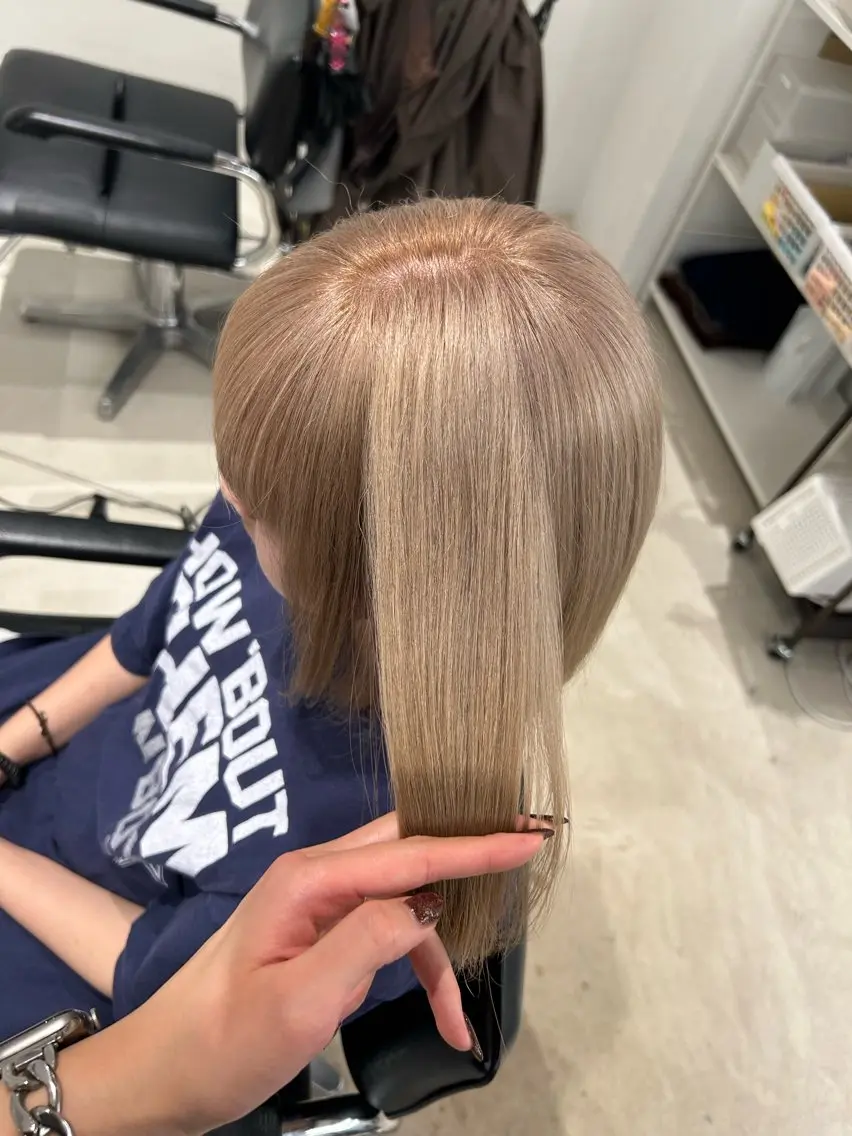 ショート カラー ヘアアレンジ ベージュカラー ブリーチ ケアブリーチ ミルクティーベージュ 池袋/韓国レイヤー 💗🐇amiのヘアスタイル