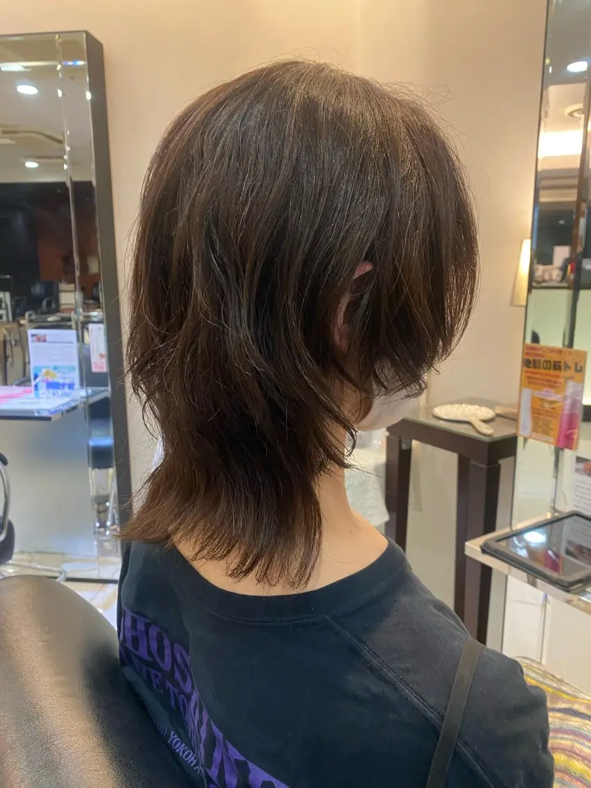 ミディアム カラー アッシュ ブリーチ ブリーチなしカラー 顔周りカット レイヤーカット 荻野 早紀のヘアスタイル