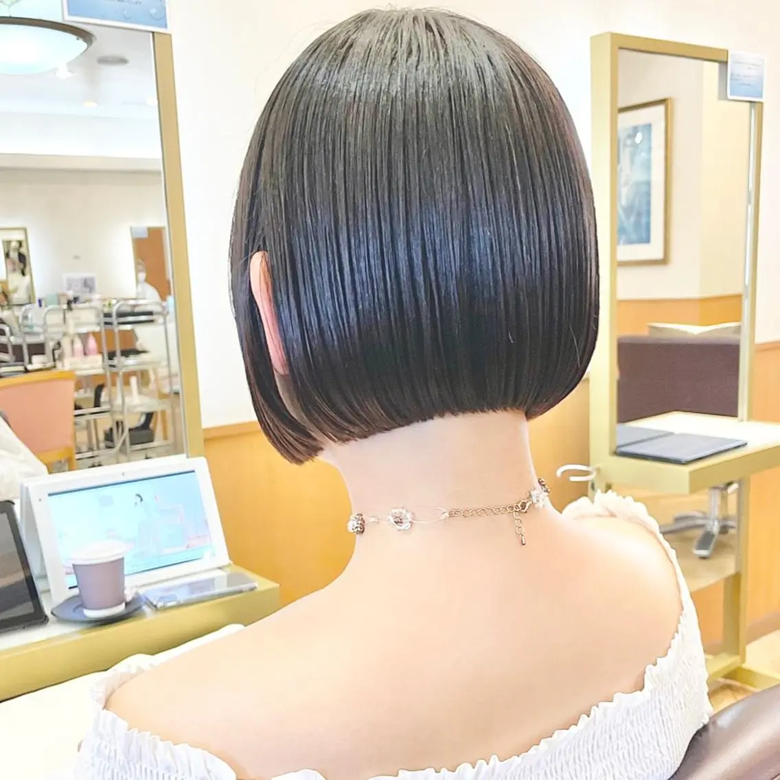 ミディアム カラー ヘアアレンジ キッズ 切りっぱなしボブ アッシュ ボブ 髪質改善 タンバルモリ カット ヘアカラー トリートメント さわ きょうすけ/ ボブ髪質改善ショートのヘアスタイル