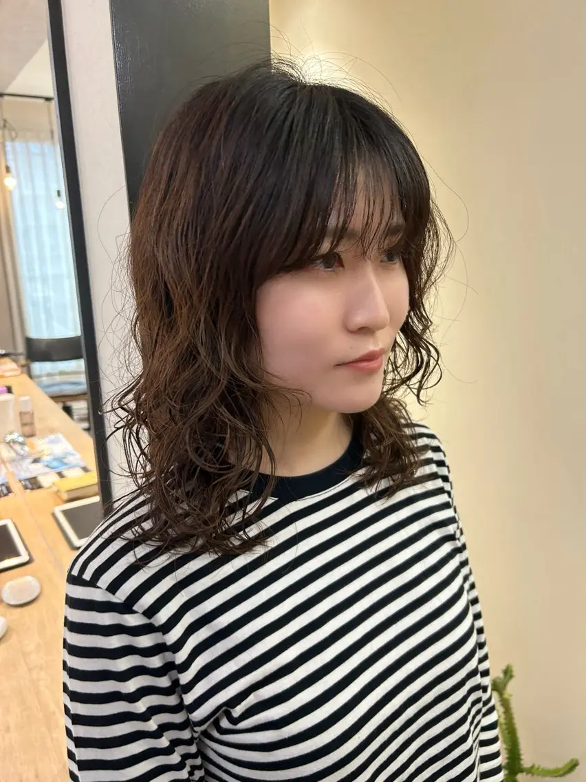 ミディアム パーマ ミディアムパーマ カット パーマ hubhair レイヤー/透明感のヘアスタイル