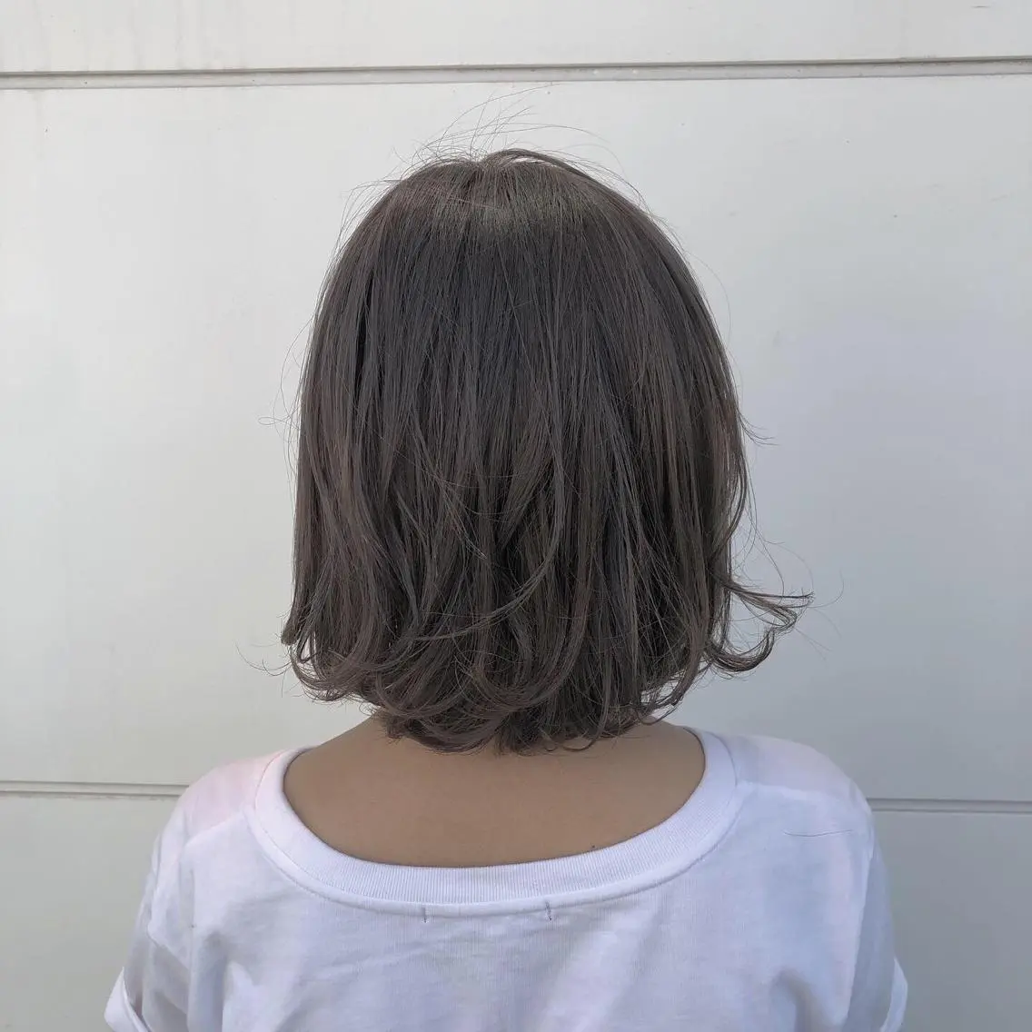 ショート ラベンダーベージュ ヘアカラー トリートメント カトウ ユウカのヘアスタイル