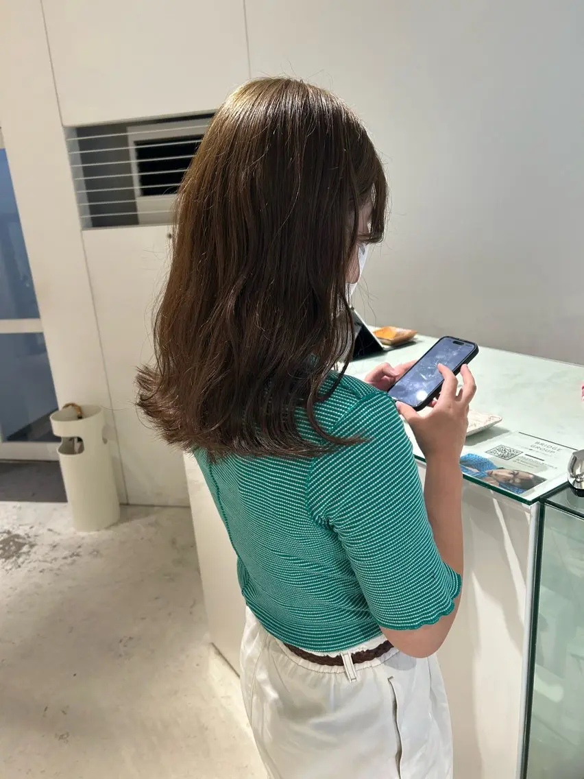 セミロング カラー ベージュカラー オリーブベージュ 透明感カラー🫧 nanohaのヘアスタイル