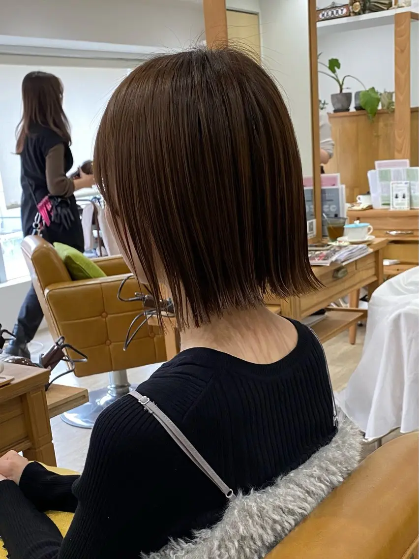 ショート カラー ベージュカラー イルミナカラー ボブ 外ハネヘア カット ヘアカラー 【カミカリスマ受賞】 メアリーバイメリーのヘアスタイル