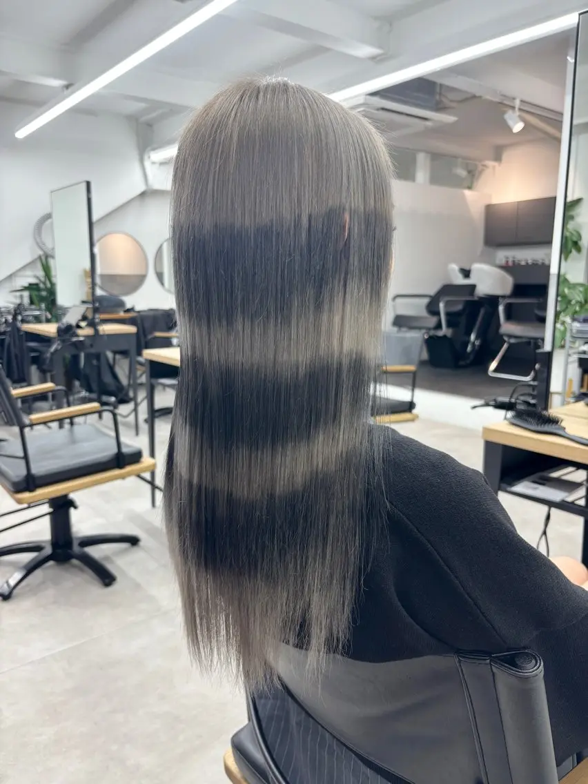 ロング カラー デザインカラー ヘアカラー トリートメント ハイトーンカラー 🦋yuri🦋のヘアスタイル