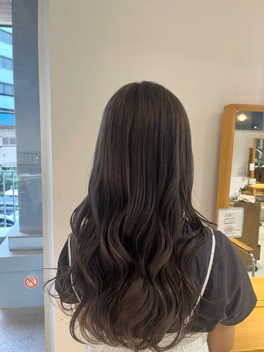カラー ヘアカラー 和泉田 真白のヘアスタイル