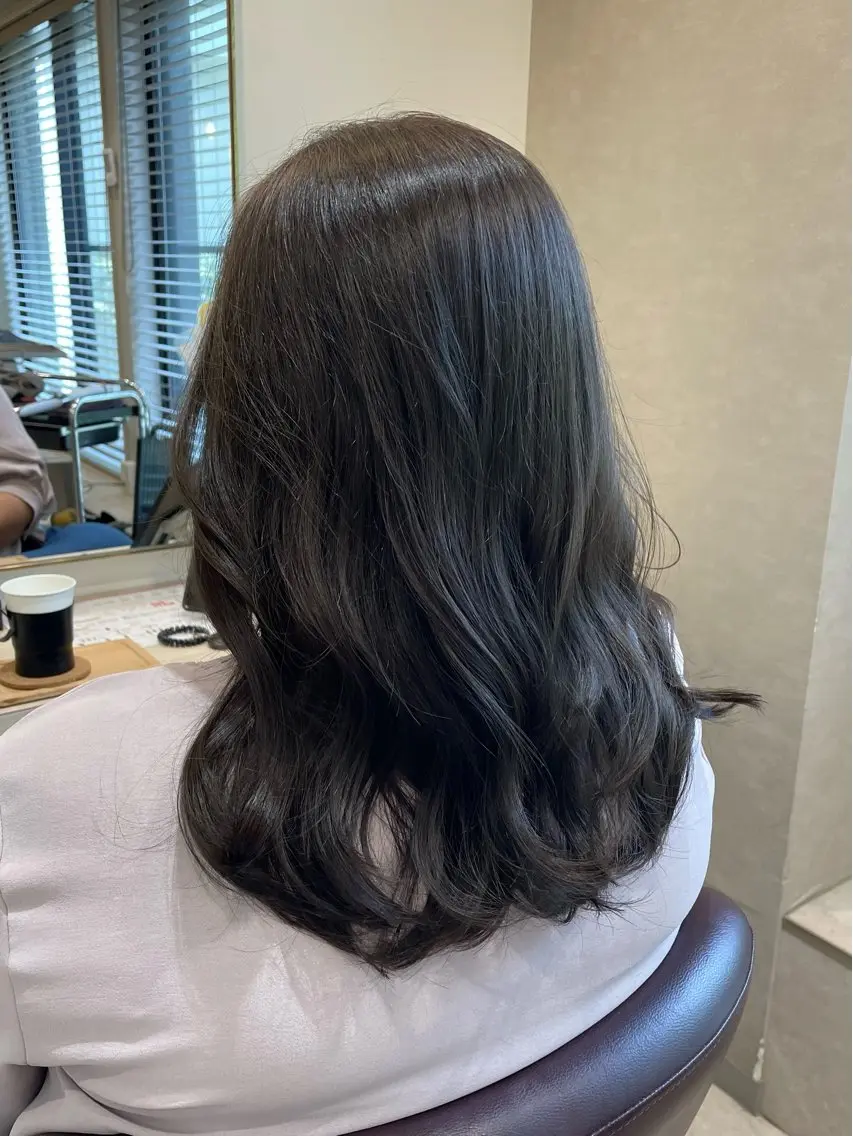 ミディアム カラー ブラウンカラー オリーブブラウン カット ヘアカラー 小川 泉美のヘアスタイル