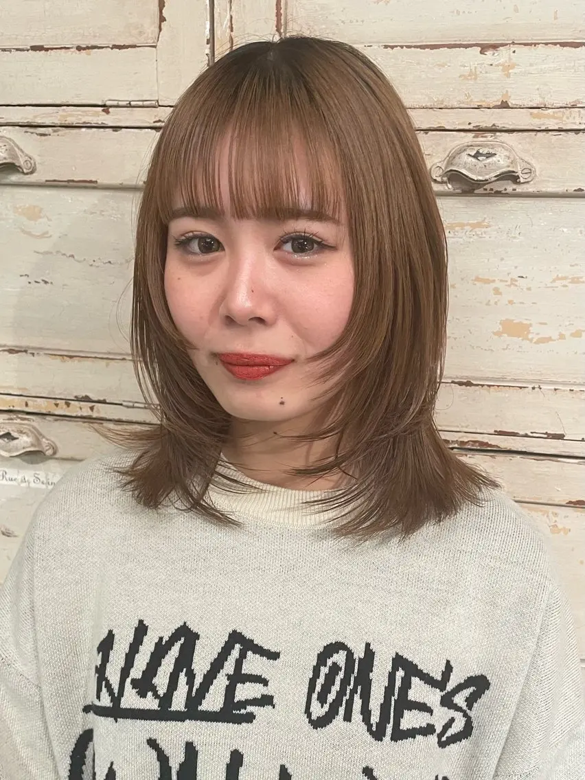 ミディアム カラー 顔まわりレイヤー ハッシュカット レイヤーカット カット ヘアカラー RorriM natsuのヘアスタイル