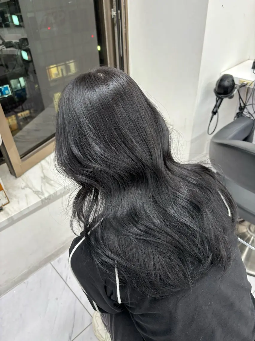 ロング 抜け感レイヤー︴ ニュアンスカラーのヘアスタイル