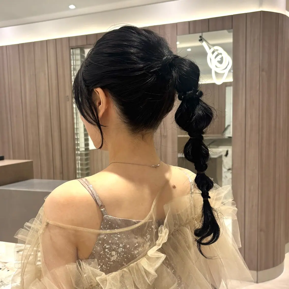 セミロング ヘアアレンジ お団子ヘア ポニーテール ヘアセット 久力琴音''透明感 カラー''アレンジのヘアスタイル
