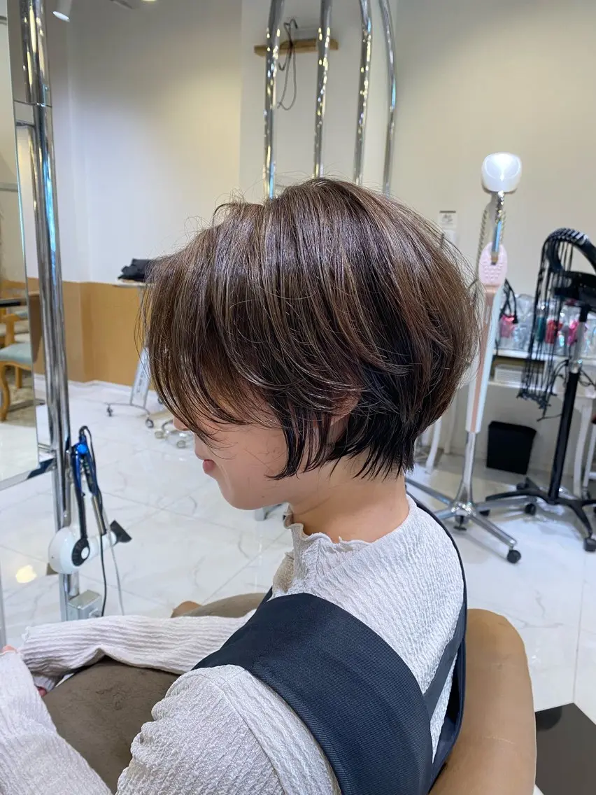 ショート カラー ショートボブ 透明感カラー ハイライトカラー ボブ ハイライト 坂井 茅聖のヘアスタイル