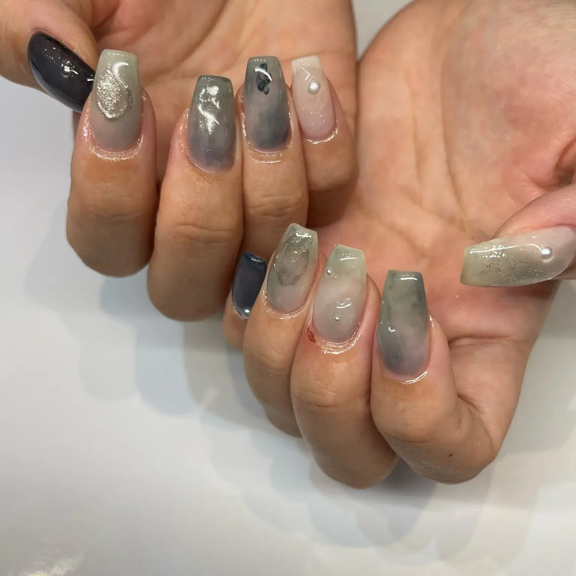 ネイル ジェルネイル キラキラネイル マグネットネイル ニュアンスネイル ワンカラーネイル ハンドネイル 糀屋 彩奈のネイルデザイン