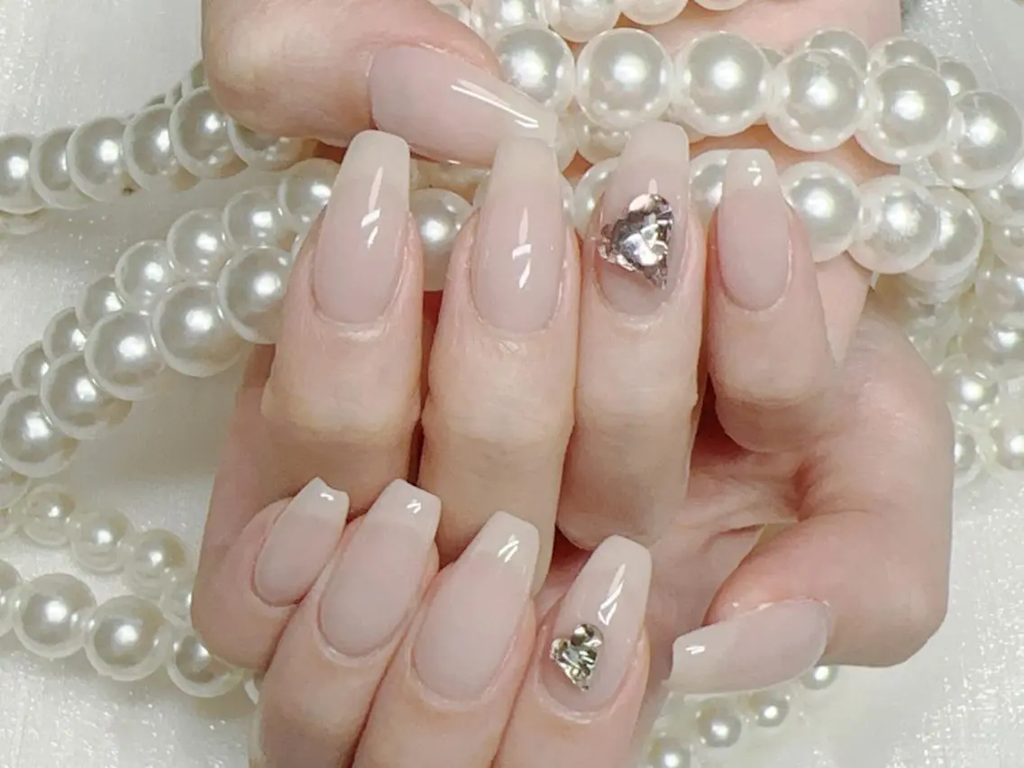 ネイル オーロラネイル 長さ出し フレンチネイル ガーリー キラキラネイル ハンドネイル Lucky nail salonのネイルデザイン