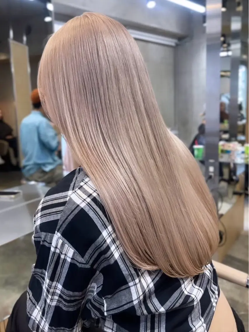 セミロング カラー ベージュカラー ブリーチ ケアブリーチ ハイトーンカラー ミルクティーベージュ カット ヘアカラー ツヤ髪ミルクティー ベージュ🪽/三藤のヘアスタイル