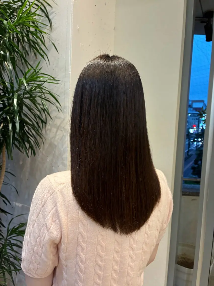 セミロング カット ウジイエ ミユウのヘアスタイル