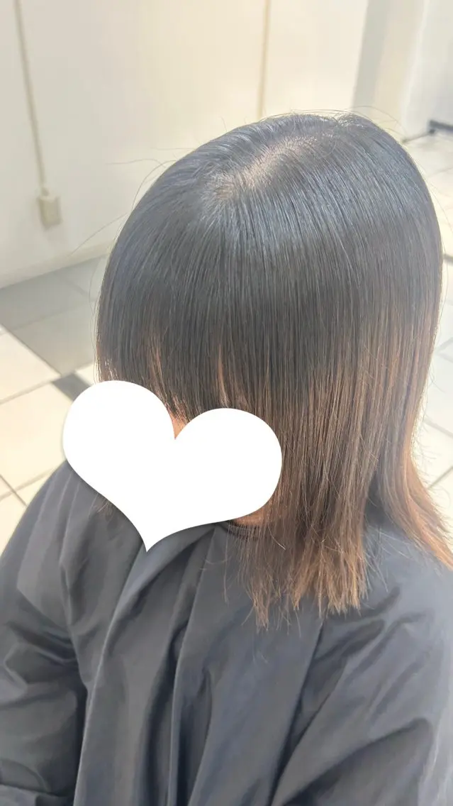 セミロング 縮毛矯正 未羽 カラーのヘアスタイル