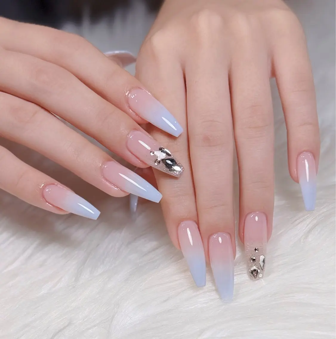 ネイル オーロラネイル チークネイル フットネイル フレンチネイル ジェルネイル ハンドネイル Nichi Nailsのネイルデザイン